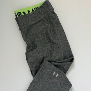 EUC Women’s Under Armour Compression crops, size L
